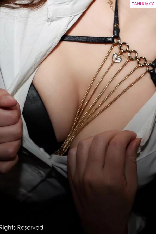 月野兔美妞 贵贵Isabelle [XiuRen]高清写真图 2023.12.13 No.7801 月野兔美妞 黑丝美腿第23张图片